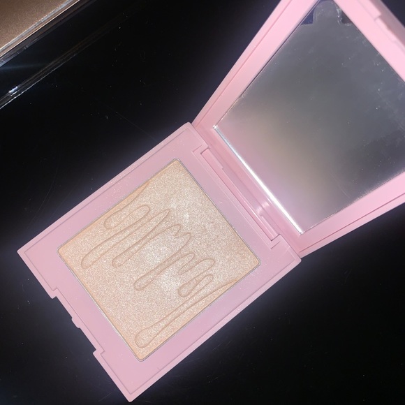 Kylie cosmetics ice me out highlighter - Picture 3 of 4
